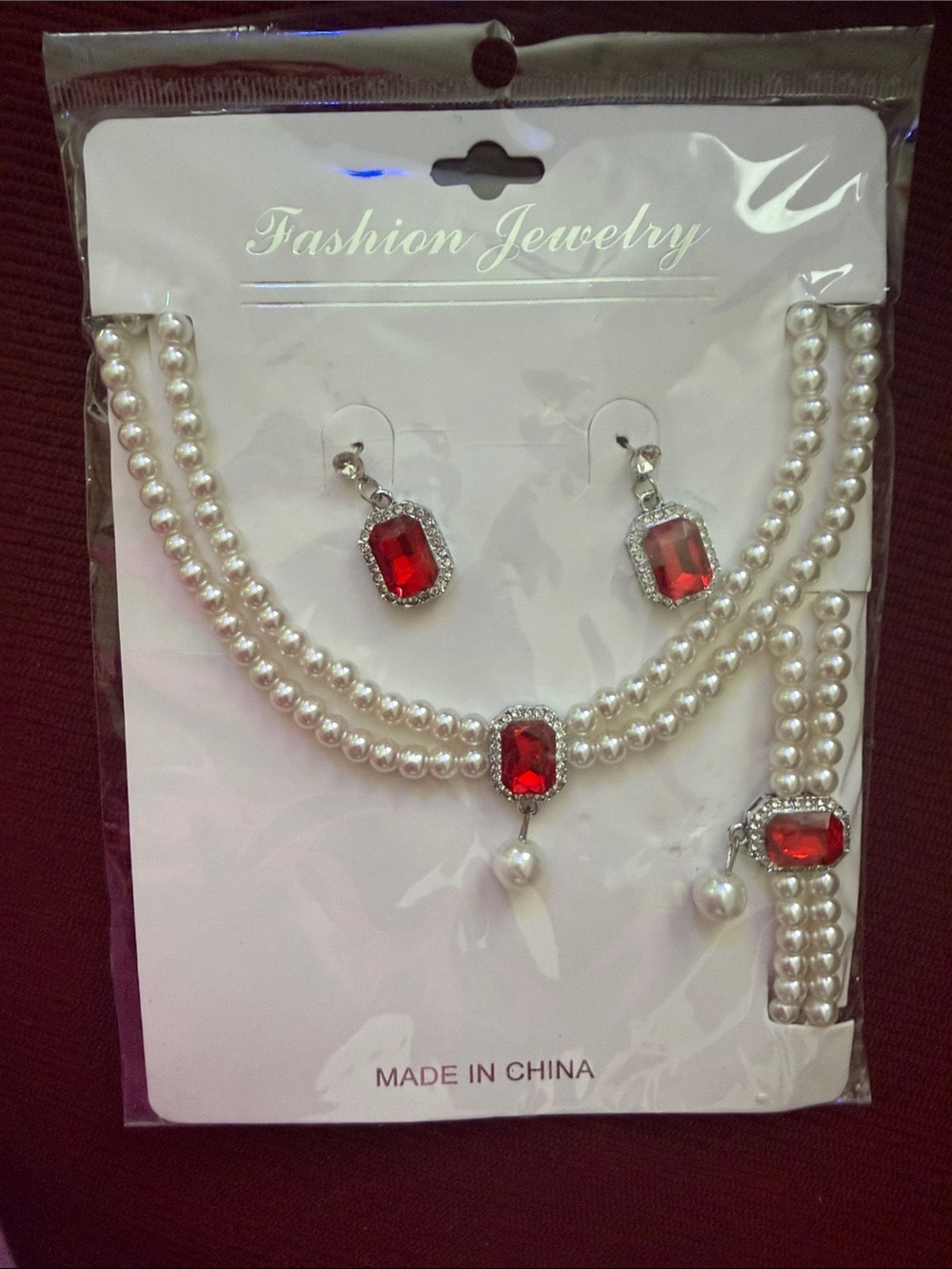 Fashion Jewelry White Faux Pearl Necklace Set with Red Gemstones
